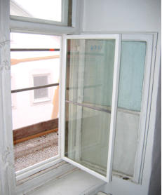Vorsatzfenster im geöffneten Zustand von Innen