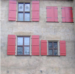 Aussenansicht der Vorsatzfenster und Fensterläden